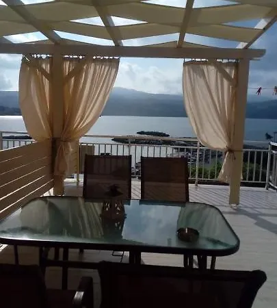 To Limanaki Finikounta