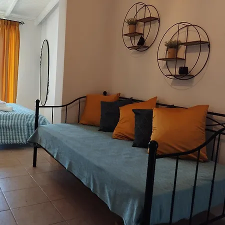 To Limanaki * Finikounta