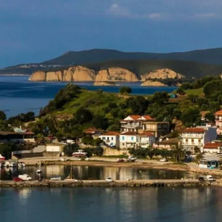 To Limanaki * Finikounta