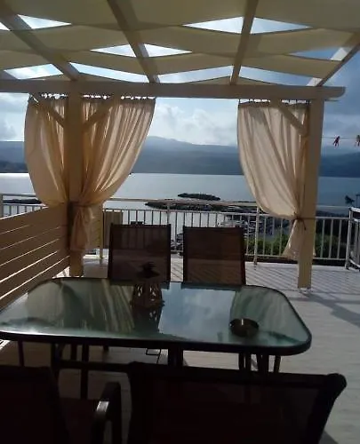 To Limanaki Finikounda