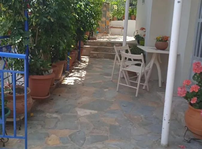 To Limanaki Finikounda