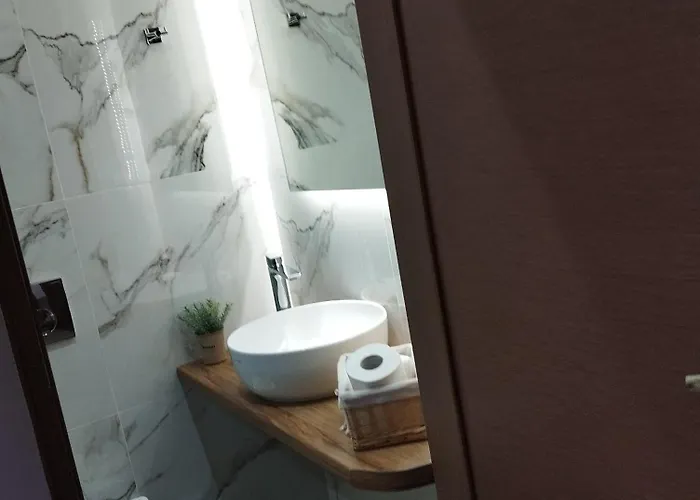 To Limanaki Finikounda